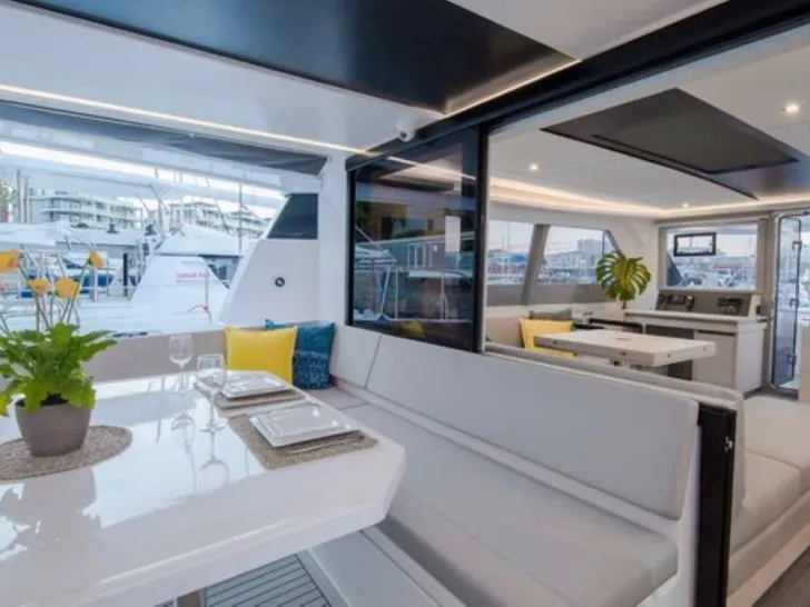 WIND DANCER Robertson and Caine 50 - saloon dining WIND DANCER Robertson and Caine 50 - saloon dining