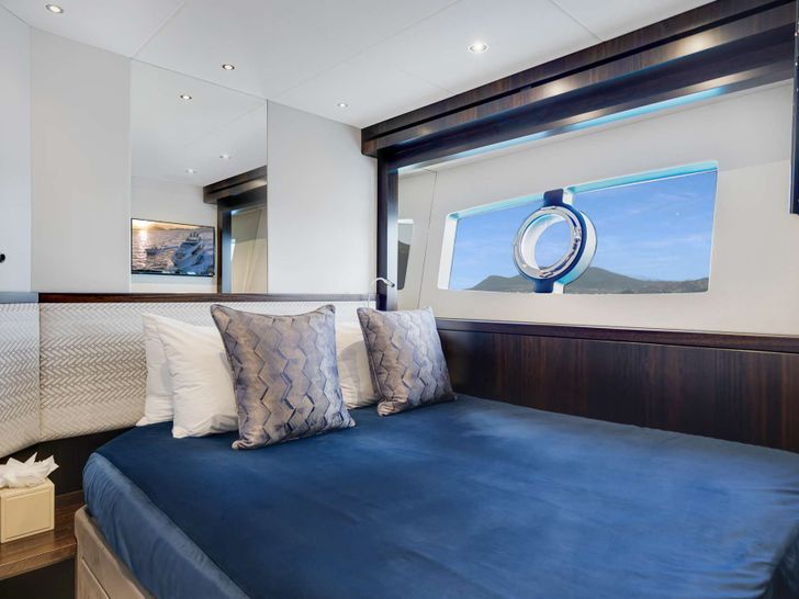 ACCIDENTAL SUCCESS II Sunseeker 95 - VIP cabin ACCIDENTAL SUCCESS II Sunseeker 95 - VIP cabin