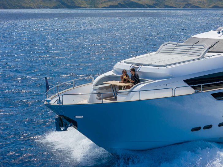 ACCIDENTAL SUCCESS II Sunseeker 95 - bow shot ACCIDENTAL SUCCESS II Sunseeker 95 - bow shot