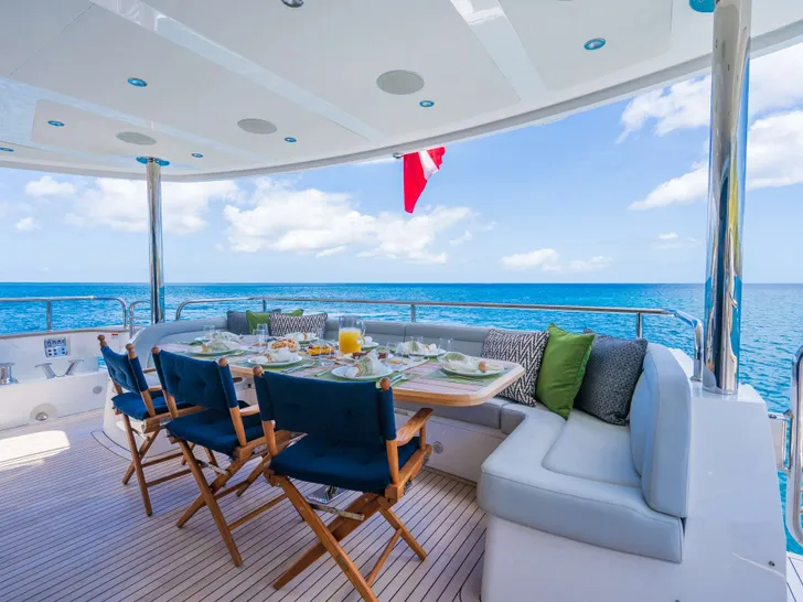 ACCIDENTAL SUCCESS II Sunseeker 95 - aft deck dining and lounge ACCIDENTAL SUCCESS II Sunseeker 95 - aft deck dining and lounge