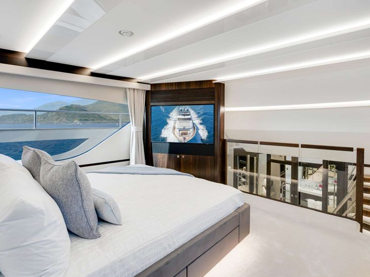 ACCIDENTAL SUCCESS II Sunseeker 95 - master cabin ACCIDENTAL SUCCESS II Sunseeker 95 - master cabin