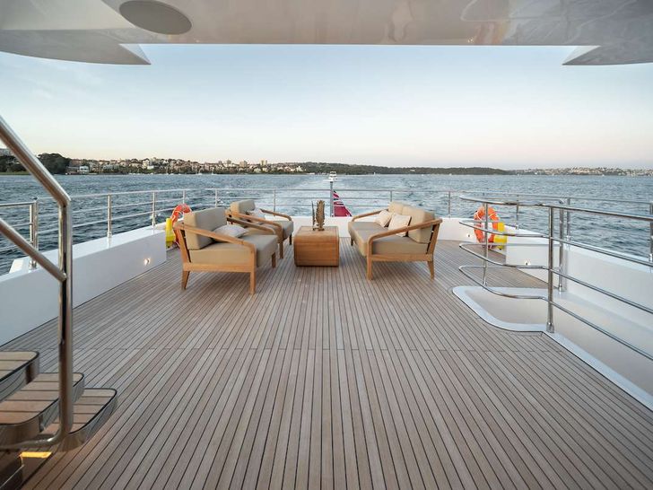 BLUESTONE Gulf Craft Majesty Nomad 101 - alfresco lounge BLUESTONE Gulf Craft Majesty Nomad 101 - alfresco lounge