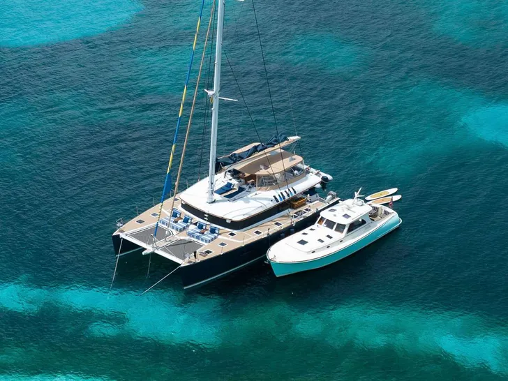 ANDROMEDA Lagoon 620 - anchored aerial shot ANDROMEDA Lagoon 620 - anchored aerial shot