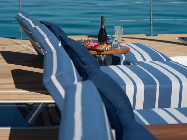 ANDROMEDA Lagoon 620 - foredeck sun beds ANDROMEDA Lagoon 620 - foredeck sun beds