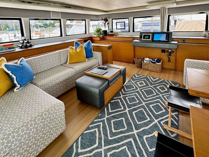 ANDROMEDA Lagoon 620 - saloon ANDROMEDA Lagoon 620 - saloon
