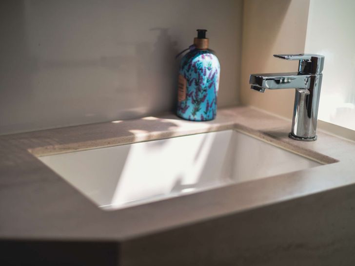 MONDANGO Lagoon 46 - bathroom lavatory MONDANGO Lagoon 46 - bathroom lavatory