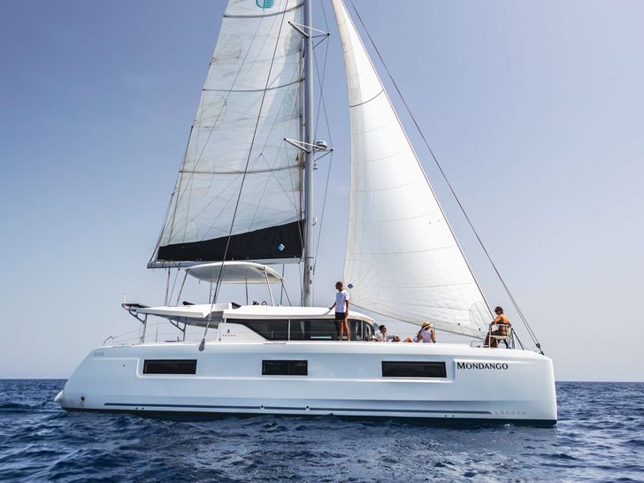 MONDANGO Lagoon 46 - cruising side profile MONDANGO Lagoon 46 - cruising side profile