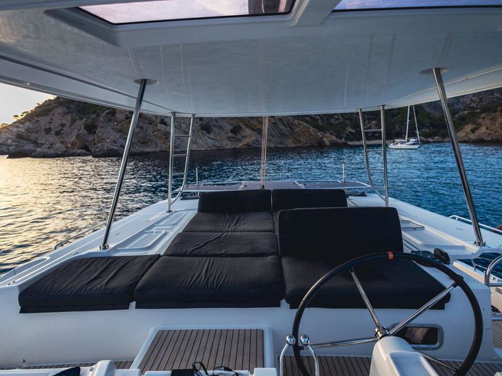 MONDANGO Lagoon 46 - flybridge MONDANGO Lagoon 46 - flybridge