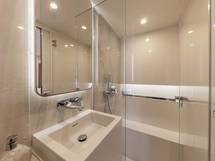 SINATA Sunreef 60 - cabin 2 bathroom other angle SINATA Sunreef 60 - cabin 2 bathroom other angle