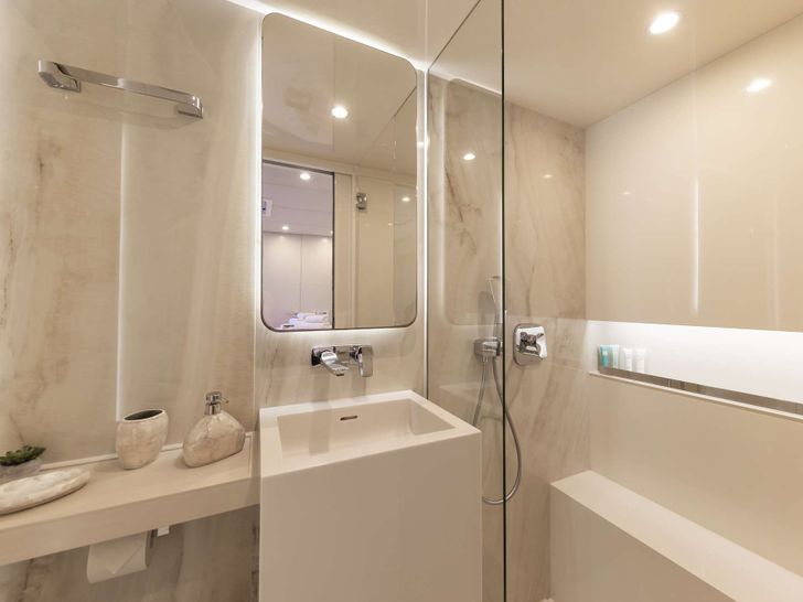 SINATA Sunreef 60 - cabin 2 bathroom SINATA Sunreef 60 - cabin 2 bathroom