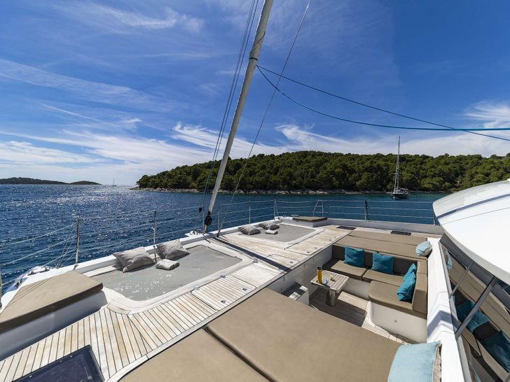 SINATA Sunreef 60 - foredeck SINATA Sunreef 60 - foredeck