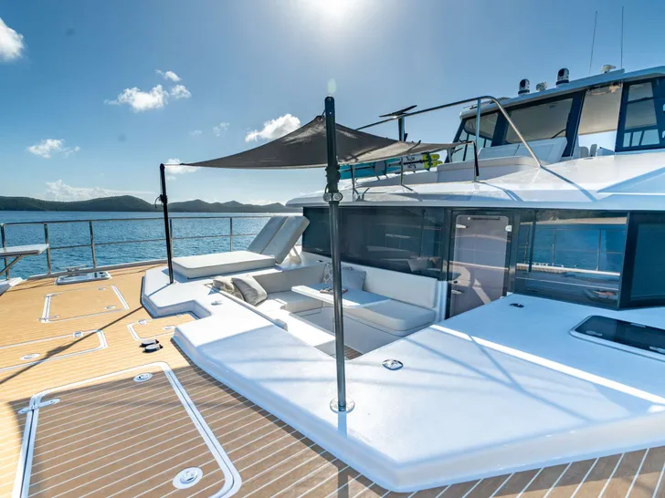 FOREVER YOUNG Two Oceans 555 - Covered Bow Seating FOREVER YOUNG Two Oceans 555 - Covered Bow Seating
