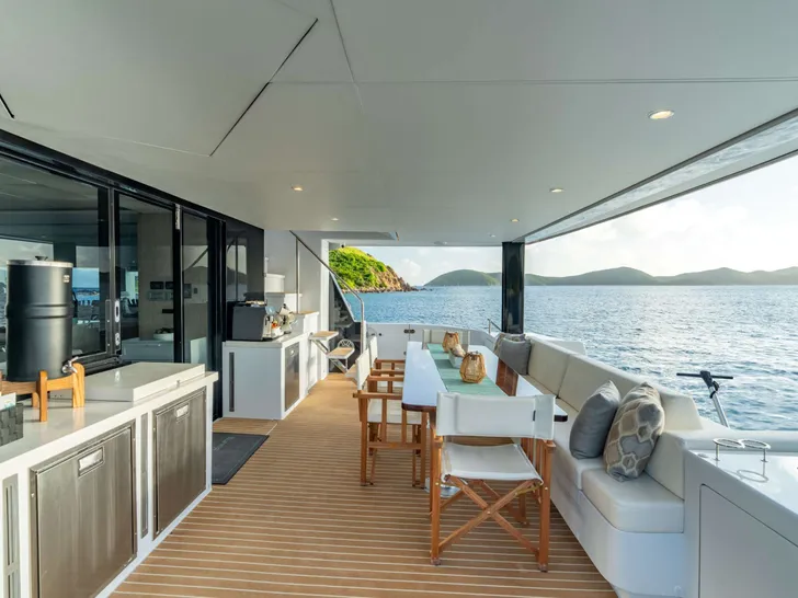 FOREVER YOUNG Two Oceans 555 - Aft Deck Dining FOREVER YOUNG Two Oceans 555 - Aft Deck Dining