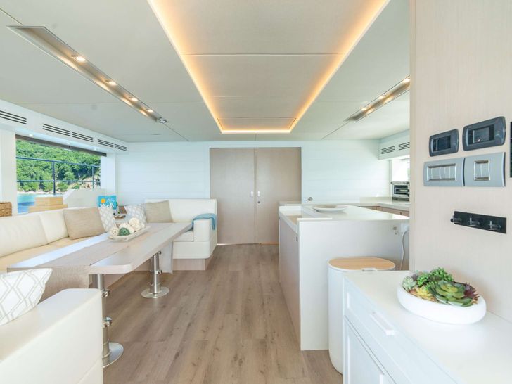 FOREVER YOUNG Two Oceans 555 - Saloon and Galley FOREVER YOUNG Two Oceans 555 - Saloon and Galley