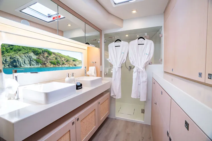 Charter Yacht FOREVER YOUNG - Two Oceans 555 - 3 Cabins - Tortola - Anegada - Virgin Gorda - British Virgin Islands - Caribbean