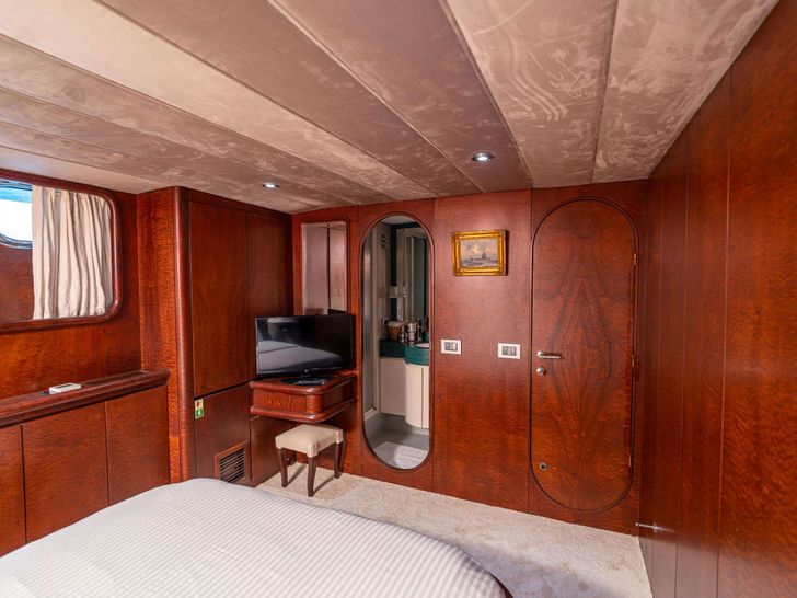 BLUES Ses Marine Tuzla 30m - cabin TV and mirror BLUES Ses Marine Tuzla 30m - cabin TV and mirror