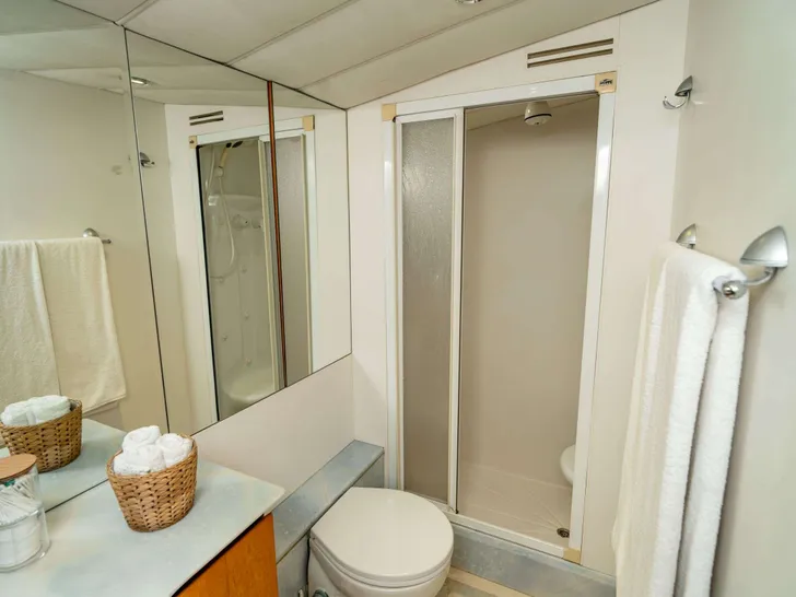 BLUES Ses Marine Tuzla 30m - master cabin bathroom other angle BLUES Ses Marine Tuzla 30m - master cabin bathroom other angle