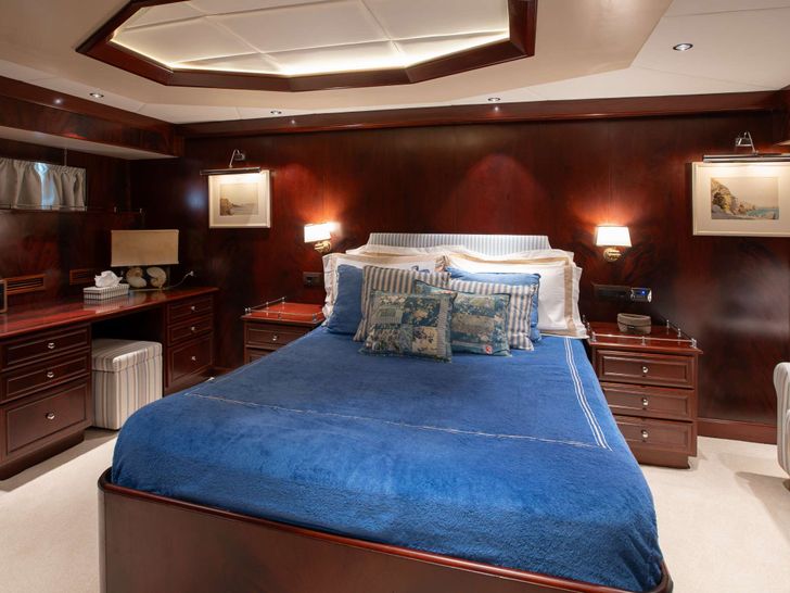 LIBERTY OF LONDON Custom Aluminum Cutter 24m - master cabin LIBERTY OF LONDON Custom Aluminum Cutter 24m - master cabin