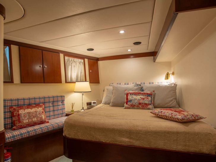 LIBERTY OF LONDON Custom Aluminum Cutter 24m - VIP cabin LIBERTY OF LONDON Custom Aluminum Cutter 24m - VIP cabin