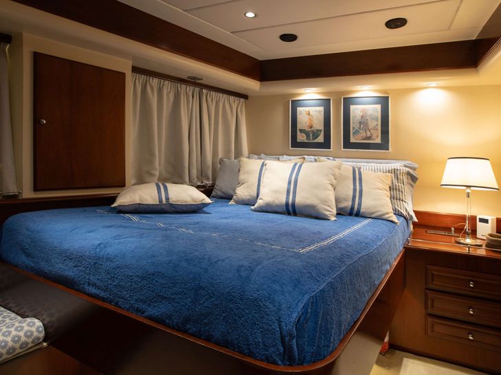 LIBERTY OF LONDON Custom Aluminum Cutter 24m - VIP cabin 2 LIBERTY OF LONDON Custom Aluminum Cutter 24m - VIP cabin 2