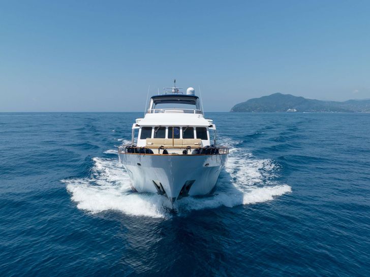 LIBERTY OF LONDON Custom Aluminum Cutter 24m - front shot LIBERTY OF LONDON Custom Aluminum Cutter 24m - front shot