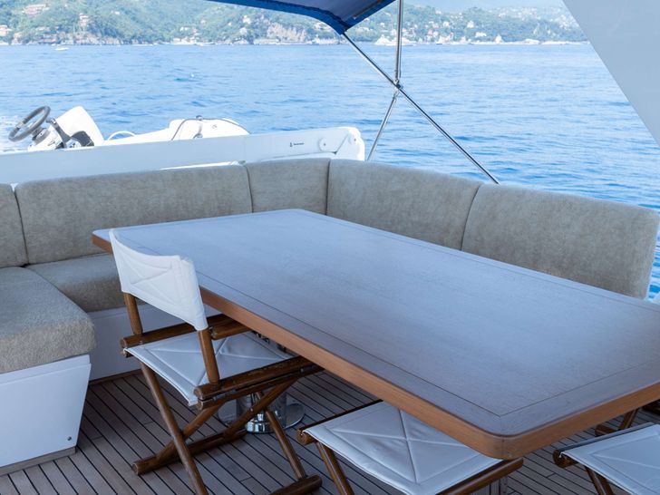 LIBERTY OF LONDON Custom Aluminum Cutter 24m - flybridge dining area LIBERTY OF LONDON Custom Aluminum Cutter 24m - flybridge dining area