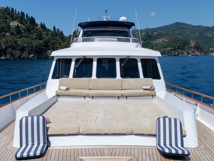 LIBERTY OF LONDON Custom Aluminum Cutter 24m - foredeck sun beds LIBERTY OF LONDON Custom Aluminum Cutter 24m - foredeck sun beds