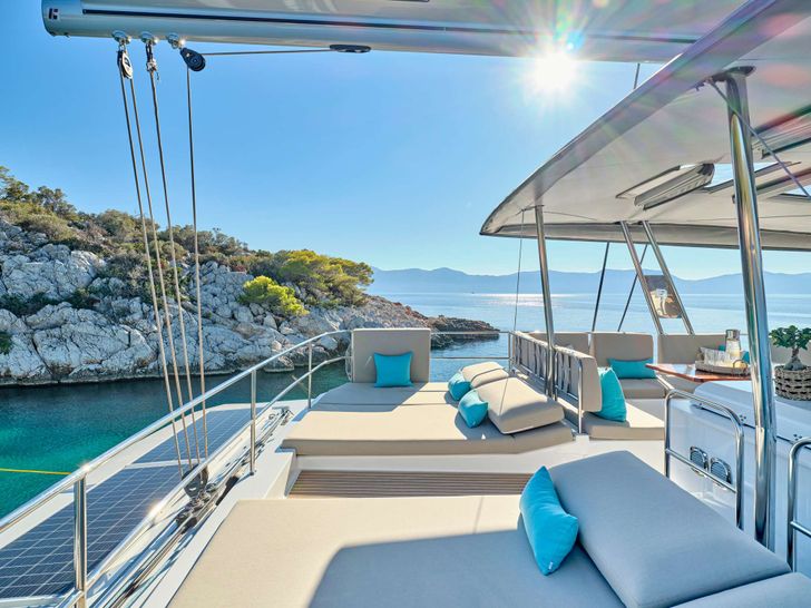 Fly Bridge - Sunbathing Area Fly Bridge - Sunbathing Area