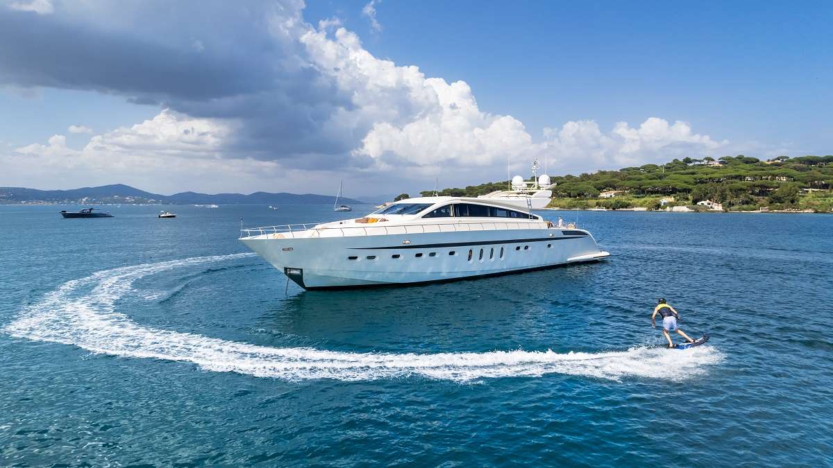 ECLAT Leopard 31 - anchored