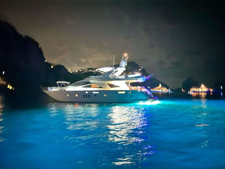 MINERVA Azimut 78 - at night MINERVA Azimut 78 - at night