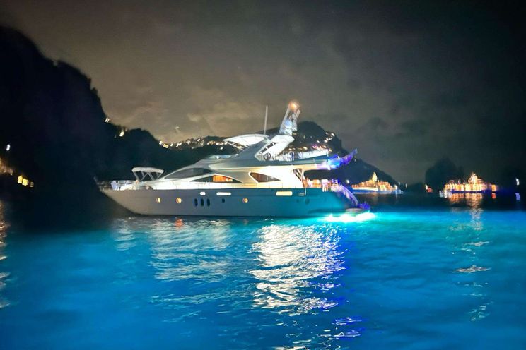 Charter Yacht MINERVA - Azimut 78 - 4 Cabins - Naples - Capri - Positano - Amalfi Coast - Italy