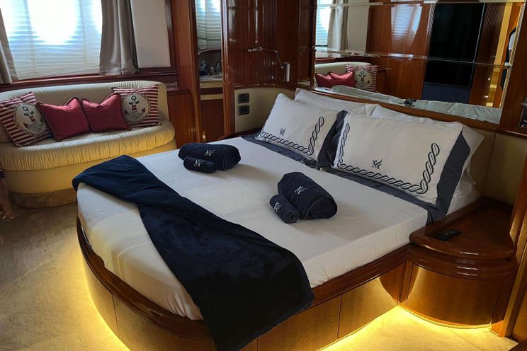 Charter Yacht MINERVA - Azimut 78 - 4 Cabins - Naples - Capri - Positano - Amalfi Coast - Italy