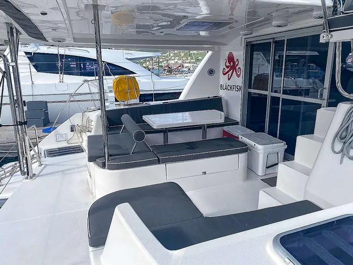 BLACKFISK Leopard 444 - Aft Seating and Dining Area BLACKFISK Leopard 444 - Aft Seating and Dining Area
