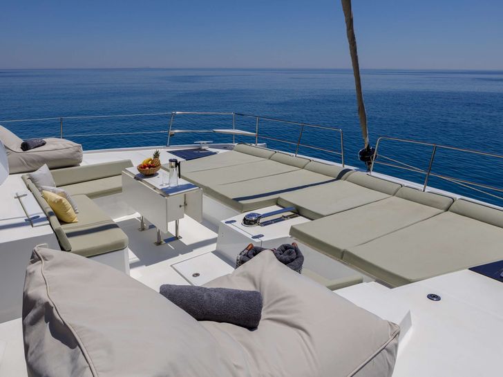 LIBRA Bali 5.4 - foredeck lounge and bronzing area LIBRA Bali 5.4 - foredeck lounge and bronzing area