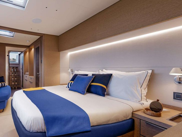 REVERIE Lagoon Sixty5 - master cabin REVERIE Lagoon Sixty5 - master cabin