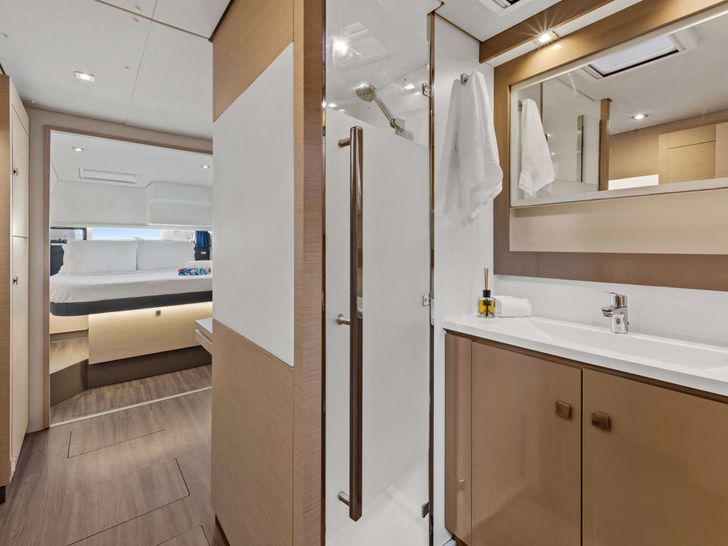 IARA Fountaine Pajot Saba 50 - cabin 3 bathroom IARA Fountaine Pajot Saba 50 - cabin 3 bathroom