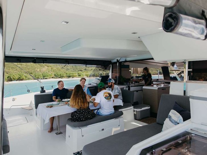 AMAJEN Fountaine Pajot Aura 51 - Cockpit AMAJEN Fountaine Pajot Aura 51 - Cockpit