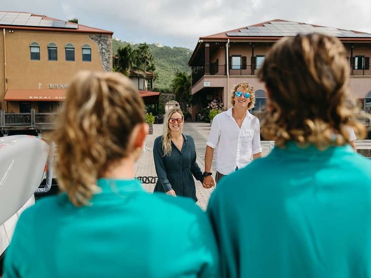 STARRY NIGHT Lagoon 46 - guests arriving STARRY NIGHT Lagoon 46 - guests arriving