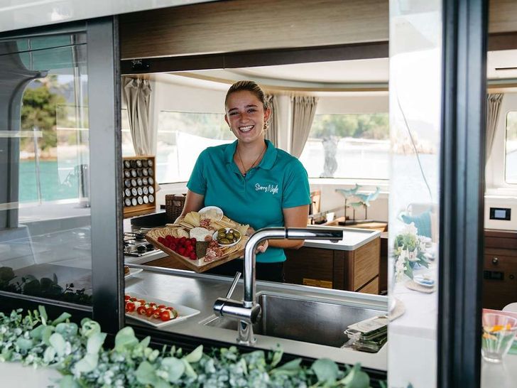 STARRY NIGHT Lagoon 46 - stewardess STARRY NIGHT Lagoon 46 - stewardess