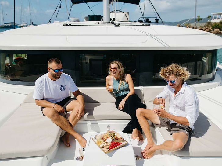 STARRY NIGHT Lagoon 46 - foredeck STARRY NIGHT Lagoon 46 - foredeck