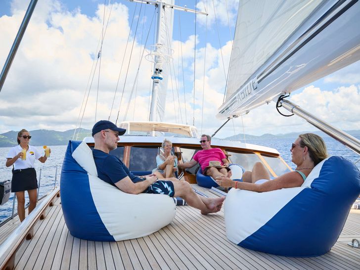 ABIDE Jongert 138 - foredeck lounging ABIDE Jongert 138 - foredeck lounging