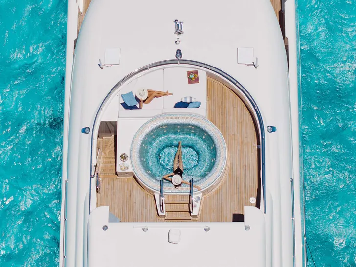 ODYSSEA Heesen 47m Steel - aerial shot of the jacuzzi ODYSSEA Heesen 47m Steel - aerial shot of the jacuzzi