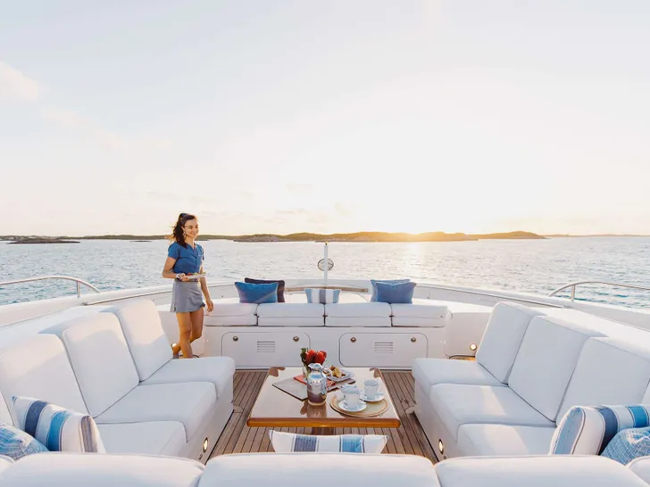 ODYSSEA Heesen 47m Steel - foredeck lounge ODYSSEA Heesen 47m Steel - foredeck lounge