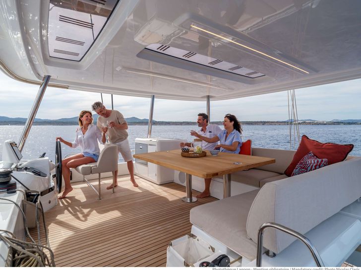 RHAPSODY II Lagoon 55 - flybridge seating RHAPSODY II Lagoon 55 - flybridge seating