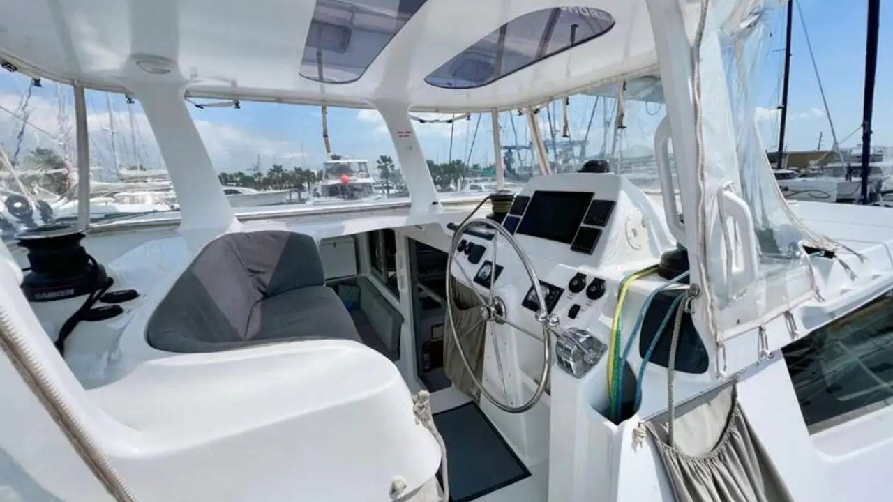 AWATEA Custom Catamaran 63ft - flybridge