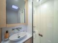OKINAWA Fountaine Pajot Samana 59 - cabin 2 bathroom OKINAWA Fountaine Pajot Samana 59 - cabin 2 bathroom