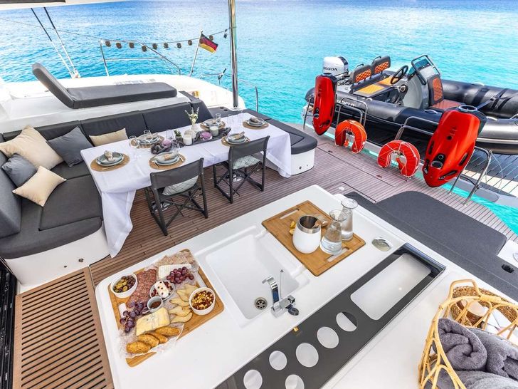 VALINOR(Mediterranean)Lagoon 55 - aft deck VALINOR(Mediterranean)Lagoon 55 - aft deck