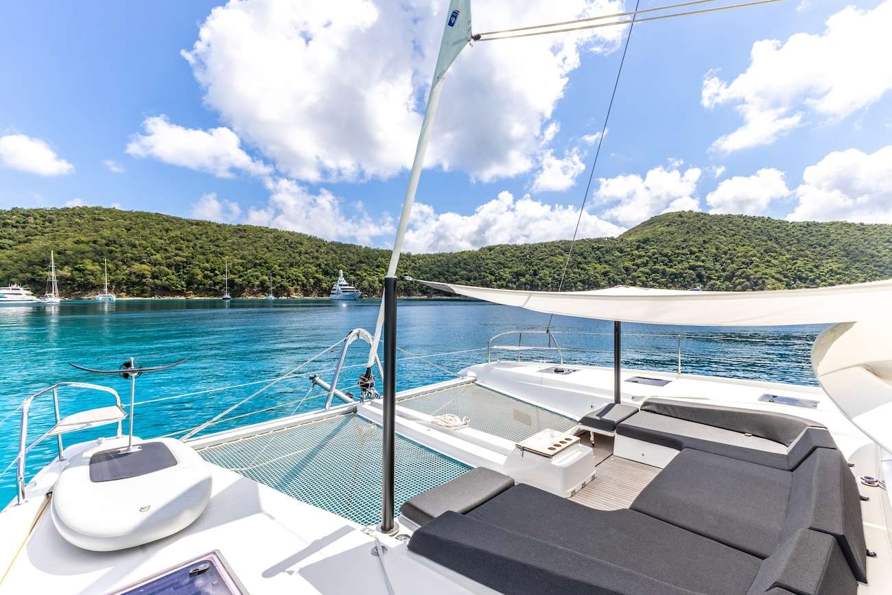 VALINOR(Mediterranean)Lagoon 55 - foredeck