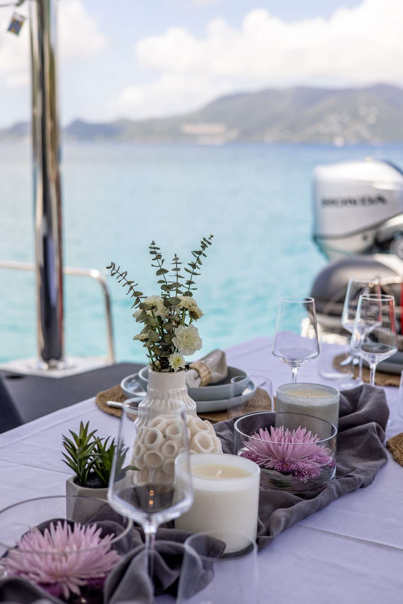 VALINOR(Mediterranean)Lagoon 55 - alfresco dining set up