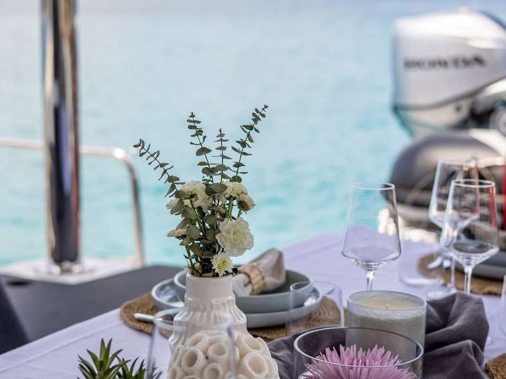 VALINOR(Mediterranean)Lagoon 55 - alfresco dining set up VALINOR(Mediterranean)Lagoon 55 - alfresco dining set up